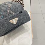 🧢普拉达💰RADA👒 秋冬新款针织毛线帽，超火爆💖质感一流，出街超好搭配！减龄神器 - Image 4