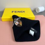 💰 FENDI's official website recommends a knitted hat that is popular among fashion bloggers for autumn and winter. It hides a subtle sense of luxury, with every line exuding a clean and elegant style. It is simple yet not simple, generous yet not out of style, and every detail showcases high-end taste. The sense of fashion becomes more and more enduring in restraint. - Image 6