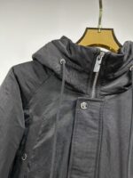 #qiu 🐉🐉 、 BBR Burberry FW2025 Autumn/Winter New Down Jacket. The cabinet is on sale and difficult to find. Using customized windproof and rainproof fabric, wrinkle resistant and stylish, soft and skin friendly, with extremely high comfort for the upper body; Extremely high recognition; Suitable for concave various shapes; Filled with 90% velvet, it is soft, warm, and fluffy, giving the upper body a stylish look; A down jacket suitable for various occasions.Size: M-3XL (AY)Size: Shoulder width cm Chest circumference cm Clothing length cm Sleeve length cmManual measurement with 1-2cm error is normal (chest circumference ± 4cm per yard, other parts ± 1cm) - Image 4