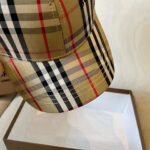 Burberry's new early spring baseball cap, simple yet fashionable, suitable for both men and women! High quality products, enjoy a sense of premium quality! - Image 4