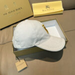 Comes with a box bag, Burberry's new original baseball cap, 1:1 custom mold, and a brand new three-dimensional warhorse embroidery, exquisite and flawless! Original canvas fabric+top layer cowhide, meticulous workmanship, original factory quality, exclusive physical photography. Black and white two-color shipping. - Image 5