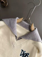 The latest winter sweaters on Dior 2025 official website, synchronized with popular items on sale at counters! Specially supplied wool blended fabric Comfortable to feel It can directly touch the skin, with exquisite embroidered logos and badges that are extremely eye-catching! Details highlight the fashionable charm of big brands Exquisite craftsmanship Stereoscopic cutting style The wearing effect is unbeatable and handsome! All three standards are complete! Size: M-3XL - Image 3