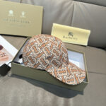 Comes with box and bag, Burberry's latest baseball cap, genuine custom made, brand new TB pattern, original printed fabric, meticulously crafted and flawless, original factory quality, exclusive physical shooting, easy to assemble! - Image 3