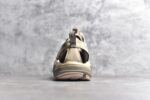 HOKA One One Hopara Sandals 霍帕拉系列水路两用溯溪涉水休闲户外露营凉鞋 作为先锋品牌的 HOKA ONE ONE总是以独特的方式 HOPA RA是一款溯溪鞋 又名排水鞋 可长期用于涉水和溯溪 保护脚底和脚趾的安全和舒适 鞋面材料速干 透气 耐磨 鞋底防滑 耐磨 抓地能力强 出于安全考虑 设计要求较高 涉水溯溪过程中 水 泥沙 可以直接从鞋内大孔排出 细纹鞋底使在岩石上抓地能力强 避免打滑 而上路后 鞋面具有快干透气等优点 尺码：36 36.5 37.5 38 39 40 40.5 41 42 42.5 43 44 45 - Image 5