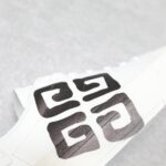 🌟  《顶级品质》
GⅣENCHY纪梵希魔术贴经典款 
专柜官网同步 市面最高版本 原版一比一复刻 四季潮鞋！纪凡希鞋子做工讲究 每一条走线都是按照原版样式 基本做到零瑕疵 媲美专柜 毫无压力 此款鞋即新潮又百搭！
▪️鞋面:进口摩术贴
▪️鞋面:进口头层牛皮
▪️垫脚:羊皮内里
▪️大底:原版TPU
▪️码数:女35一40 男39一44 - Image 8
