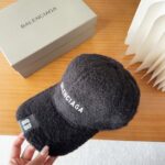 Balencia * a new Balenciaga baseball cap🧢 A simple, fashionable, super unbeatable and beautiful hat! - Image 4