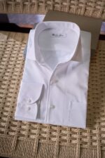 Business long sleeved pure cotton shirt is here! Windsor collar designPocket style long sleeved shirt: This business length shirtSleeved pure cotton shirt is very exquisite and has a professional feel, and it also enhancesAdded a touch of understated luxury. The design of Windsor collarIt further highlights the business atmosphere of the shirt and is suitable for various types of clothingWearing in formal occasions. The addition of pockets makes daily life more convenientCarrying small items enhances the practicality of the shirt.The texture of 100% pure cotton fabric ensures the comfort of the shirtAnd breathability, it can maintain even in hot weatherDry and comfortable.Whether attending important business meetings or attending formal eventsThis business long sleeved pure cotton shirt is perfect for a formal dinner eventIt can help you showcase an elegant and professional image. Paired with oneA suitable pair of trousers and leather shoes can better highlight your personalityCharm.Not only are the small details well-designed and the fabric texture superior, but alsoAnd very practical to wear. If you are looking for a suitable business modelIf you wear a long sleeved shirt for business occasions, then it is definitelyA good choice.Sizes: 39-43 (with a small amount of 38)