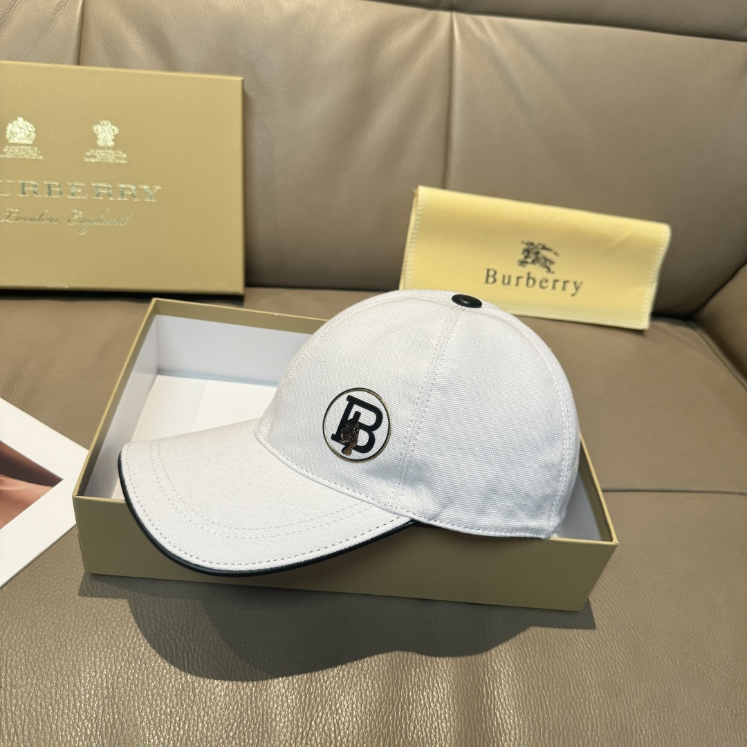 Comes with box bag, Burberry's latest original baseball cap, 1:1 mold customization, Tiger offset printing! Original canvas fabric+top layer cowhide, meticulous workmanship, original factory quality, exclusive physical photography. Black and white two-color shipping.