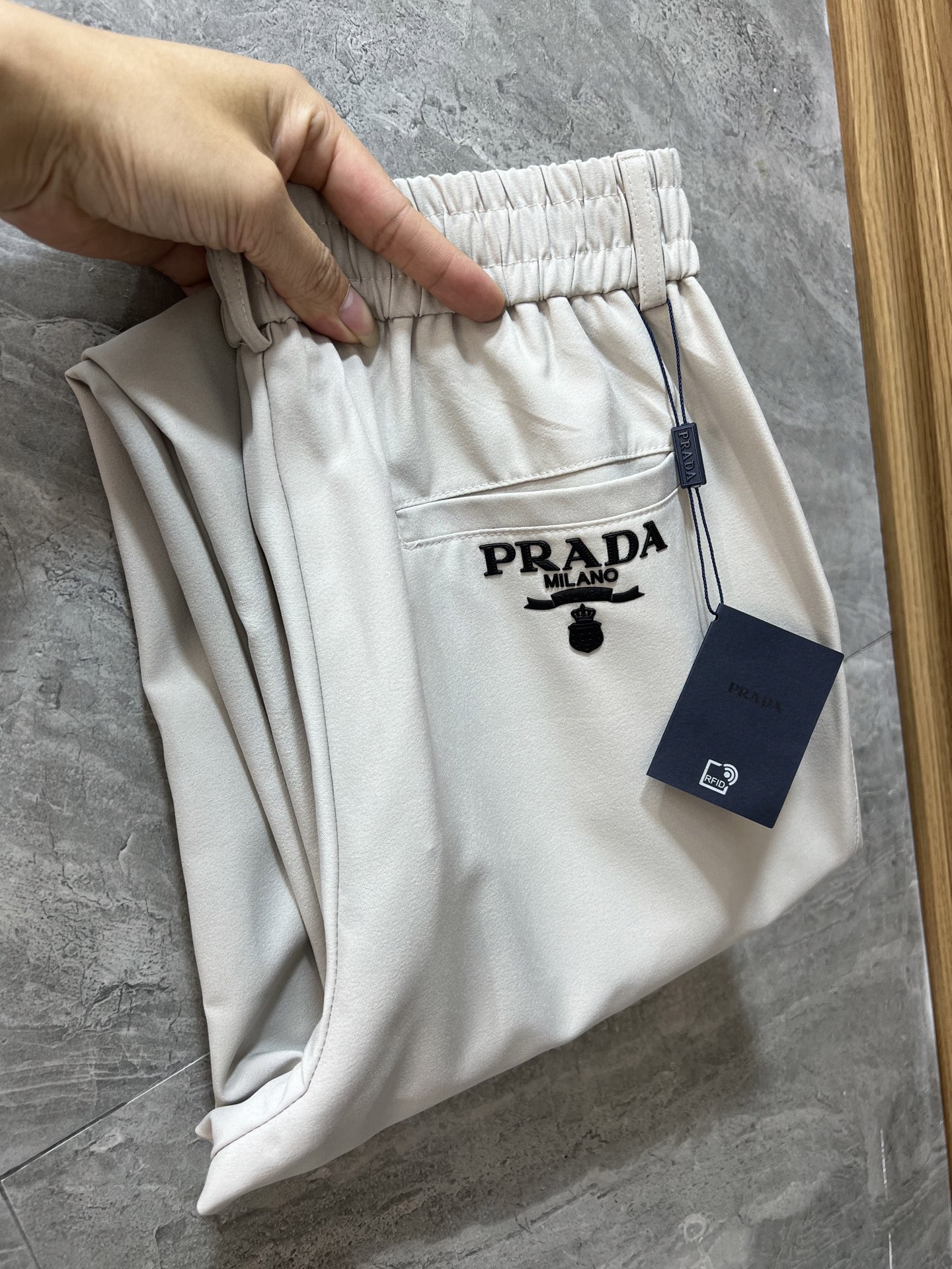 ❤️ Prada/Prada 2025 Autumn/Winter New Products with Three Standards Complete Casual Pants Good Products Don't Need Too Much Introduction Look at Details Counter Size: M-4XL 175/140 Upper Body L
