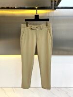 Dior and SS's new autumn and winter men's business thick casual pants are platinum level perfect appearance, directly entering the counter. They are a rare item in the industry in recent years, made of micro elastic fabric. The quality, craftsmanship, fabric, and accessories subvert imagination, and the details are exquisite. Customized original elastic cotton fabric! Creating a rebellious and tough personality color, the unique logo adds a lot of points, clever and exquisite, and the cutting and design continue the modern simplicity and efficiency of Italian style, bringing the tone of fashion aesthetics to the extreme. 29-38 None 35, 37 (please indicate waist circumference when placing an order)