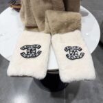 chanel香奈儿可爱毛绒绒小熊耳朵帽子围巾手套女冬季保暖护耳帽防寒骑车雷锋帽 - Image 5