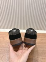 男码加10  Fendi芬迪板鞋首款大头运动鞋~~fendi match篮球运动鞋，最新元素注入加FF复古的设计，超经典百搭系列……
鞋面采用牛皮和牛猄拼接组合，侧面凸起的双F logo，内里采用毛巾布里，TPU发泡组合双色大底不一般的舒适！情侣款35-44 - Image 8
