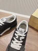 Fendi芬迪板鞋首款大头运动鞋~~fendi match篮球运动鞋，最新元素注入加FF复古的设计，超经典百搭系列……
鞋面采用牛皮和牛猄拼接组合，侧面凸起的双F logo，内里采用毛巾布里，TPU发泡组合双色大底不一般的舒适！情侣款35-44(男码加10) - Image 7