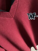 The latest winter sweaters on Dior 2025 official website, synchronized with popular items on sale at counters! Specially supplied wool blended fabric Comfortable to feel It can directly touch the skin, with exquisite embroidered logos and badges that are extremely eye-catching! Details highlight the fashionable charm of big brands Exquisite craftsmanship Stereoscopic cutting style The wearing effect is unbeatable and handsome! All three standards are complete! Size: M-3XL - Image 6