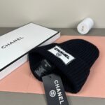 💰Chanel官网品质香奈儿秋冬网红时尚博主推荐款针织帽，藏着不动声色的高级感，每一处线条都透着利落大方，简约而不简单，大方且不失格调，处处细节都彰显着高端品味，时尚感在克制中愈发耐人寻味。 - Image 7
