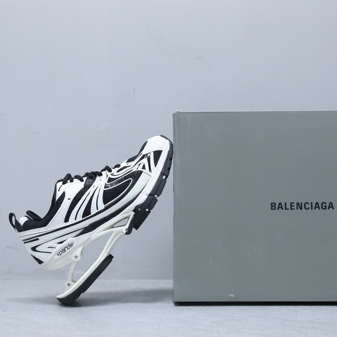 Balenciaga 巴黎世家 新款 弹簧鞋 增高 高跟 老爹鞋 运动鞋 复古做旧老爹鞋 Balenciaga X-Pander 巴黎世家 官方发售 正确字体电绣 粗细、位置、大小正确侧边TPU 透气孔匹配意产原版正确气垫分离大底，TPU软底 原版一致"Balenciaga" 大底LOGO 立体感十足原厂皮料水洗做旧  采购原厂网纱
🌵Size：35-46