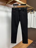 【Armani Jeans | Classic Denim, Embossed with Luxury DNA】 When streetwear meets haute couture, a pair of jeans can become a badge of status.
Deconstructing the language of denim with centuries-old craftsmanship, we infuse every inch of fabric with a modern attitude and luxurious details, making everyday wear a silent declaration of taste.
✨ A pair of jeans is an attitude, and even more so, a legacy.
It's not just a wardrobe essential, but also an interpretation of the brand's spirit—
"From suitcases to jeans, we have always defined the boundaries of luxury with the ultimate craftsmanship."
Sizes: 28-42 - Image 3