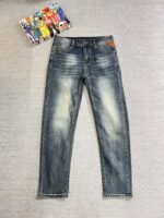 【Armani Jeans | Classic Denim, Embossed with Luxury DNA】 When streetwear meets haute couture, a pair of jeans can become a badge of status.
Deconstructing the language of denim with centuries-old craftsmanship, we infuse every inch of fabric with a modern attitude and luxurious details, making everyday wear a silent declaration of taste.
✨ A pair of jeans is an attitude, and even more so, a legacy.
It's not just a wardrobe essential, but also an interpretation of the brand's spirit—
"From suitcases to jeans, we have always defined the boundaries of luxury with the ultimate craftsmanship."
Sizes: 28-42