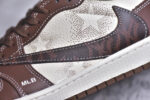 ▪细节鉴定
Travis Scott x Fragment Design x Air Jordan 1 Low OG SP AJ1 MLB联名 栗色 低帮文化休闲板鞋 - Image 3