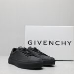 🌟  《顶级品质》
GⅣENCHY纪梵希魔术贴经典款 
专柜官网同步 市面最高版本 原版一比一复刻 四季潮鞋！纪凡希鞋子做工讲究 每一条走线都是按照原版样式 基本做到零瑕疵 媲美专柜 毫无压力 此款鞋即新潮又百搭！
▪️鞋面:进口摩术贴
▪️鞋面:进口头层牛皮
▪️垫脚:羊皮内里
▪️大底:原版TPU
▪️码数:女35一40 男39一44 - Image 3