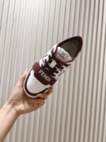 男码加10  Fendi芬迪板鞋首款大头运动鞋~~fendi match篮球运动鞋，最新元素注入加FF复古的设计，超经典百搭系列……
鞋面采用牛皮和牛猄拼接组合，侧面凸起的双F logo，内里采用毛巾布里，TPU发泡组合双色大底不一般的舒适！情侣款35-44 - Image 2