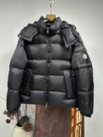 #qiu 🐉🐉 、 MONCLER FW2025 Autumn/Winter New Down Jacket. The cabinet is on sale and difficult to find. Using customized windproof and rainproof fabric, wrinkle resistant and stylish, soft and skin friendly, with extremely high comfort for the upper body; Extremely high recognition; Suitable for concave various shapes; Filled with 90% velvet, it is soft, warm, and fluffy, giving the upper body a stylish look; A down jacket suitable for various occasions.Size: 1-5 (CE)Size 3: Shoulder width 48cm, chest circumference 126cm, clothing length 70cm, sleeve length 64cmManual measurement with 1-2cm error is normal (chest circumference ± 4cm per yard, other parts ± 1cm)