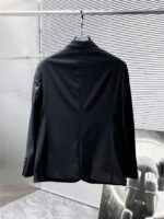 Dolce&Gabbana DG 2025ss Spring and Autumn new suit, high-end version! Customized fabrics for counters have high breathability and comfort, impeccable details, and brand element design concepts, reflecting high quality. Delicate and soft to the touch! Presenting casual tailoring, the upper body design is superb! Size range: 48-58 - Image 2