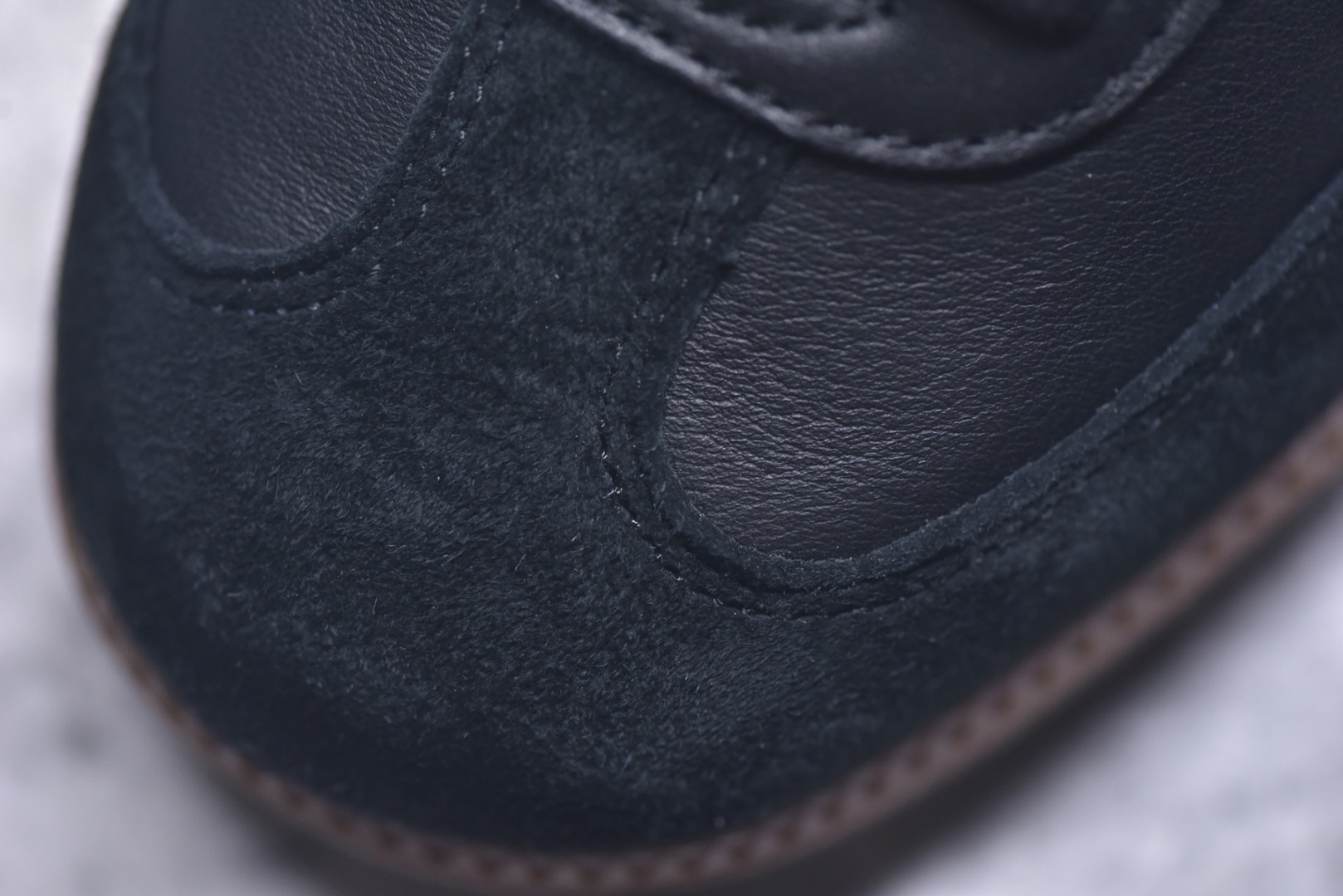 ▪细节鉴定
JJJJound x AD Originals Samba Classic"Studded Pack Black"桑巴舞系列绅士德训足球风百搭低帮休闲运动板鞋 联名黑白 ID8707