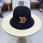 Dior新款爆款兔毛桶帽
遮脸帽 出街必备款！