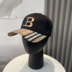 Comes with dust bagBurberry 3D embroidery, original baseball cap hot selling item at the counter, pure cotton lining, lightweight and breathable. Perfect design, precise and accurate grid alignment, original factory quality, exclusive physical shooting, suitable for both men and women!