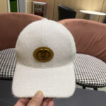 Gucci baseball cap ♥️ GUCCI 🧢 New autumn and winter plush baseball cap, 🔥🎩  The craftsmanship is very exquisite and convenient to carry! Run volume! - Image 7