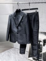 Louis Vuitton LV 2025ss Spring and Autumn new suit, high-end version! Customized fabrics for counters have high breathability and comfort, impeccable details, and brand element design concepts, reflecting high quality. Delicate and soft to the touch! Presenting casual tailoring, the upper body design is superb! Size range: 48-58 - Image 9
