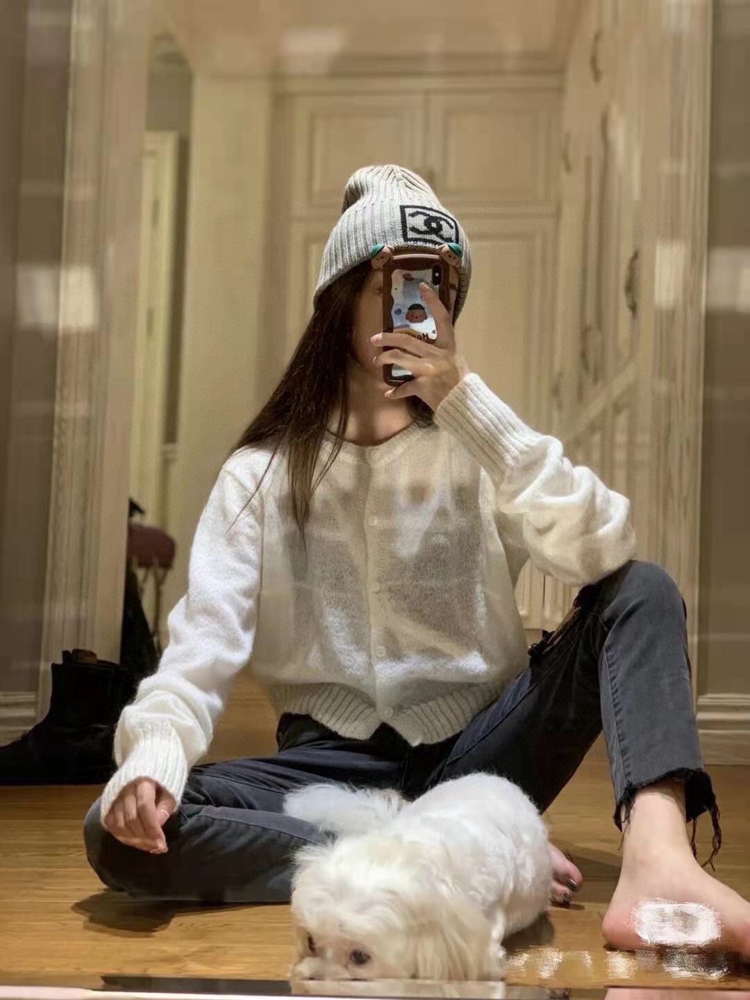 配防尘袋
香奈儿CHANEL🎩羊绒羊毛品质针织帽，时尚好品质高端大气，超柔软！超火爆💖质感很赞，出街超好搭配！时尚潮流！秋冬必备单品，快快入手哦！
