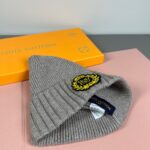 配防尘袋
路易威登LOUIS VUITTON🎩官方热卖爆款，羊毛针织毛线帽，时尚好品质高端大气，超柔软！超火爆💖质感很赞，出街超好搭配！时尚潮流！秋冬必备单品，快快入手哦！ - Image 7