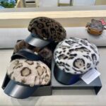 DIOR迪奥水貂毛鸭舌帽女秋冬新款韩版时尚百搭皮草帽子保暖护耳显脸小帽子 - Image 5