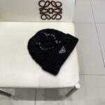 🧢普拉达💰RADA👒 秋冬新款针织毛线帽，超火爆💖质感一流，出街超好搭配！减龄神器 - Image 3