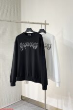 H730 GV 🔥 Givenchy's high-end custom 25 new round neck hoodie is meticulously designed, combining comfort and delicacy to enhance your autumn dressing style. This series includes comfortable and warm, classic and fashionable first-line JJ sleeves with streamlined cutting, practical and versatile, and extremely high-end luxury. Size: M-3XL