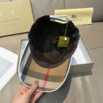 Comes with a box bag, Burberry's new original baseball cap, 1:1 custom mold, iconic warhorse embroidery, exquisite and flawless! Original twill cotton fabric+top layer cowhide, meticulous workmanship, original factory quality, exclusive physical shooting. - Image 8