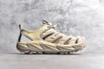 HOKA One One Hopara Sandals 霍帕拉系列水路两用溯溪涉水休闲户外露营凉鞋 作为先锋品牌的 HOKA ONE ONE总是以独特的方式 HOPA RA是一款溯溪鞋 又名排水鞋 可长期用于涉水和溯溪 保护脚底和脚趾的安全和舒适 鞋面材料速干 透气 耐磨 鞋底防滑 耐磨 抓地能力强 出于安全考虑 设计要求较高 涉水溯溪过程中 水 泥沙 可以直接从鞋内大孔排出 细纹鞋底使在岩石上抓地能力强 避免打滑 而上路后 鞋面具有快干透气等优点 尺码：36 36.5 37.5 38 39 40 40.5 41 42 42.5 43 44 45 - Image 3
