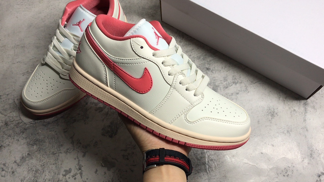 ▪公司级别
Air Jordan AJ1 Low 低帮 米白粉