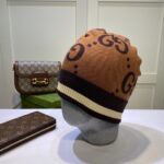 GUCCI Knitted Hat 😘  Cashmere material 🙆🏻 New products on the official website 😱 Simple and elegant 👍  The tight knitting method is very thick, soft and comfortable 🙈 Warm and stylish ❤️ can't bear to put it down 👍 Dear, hurry up and get it 👍😘 Unisex - Image 6