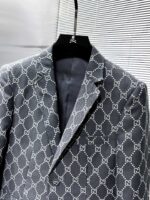 GUCCI 2025ss Spring and Autumn new suit, high-end version! Customized fabrics for counters have high breathability and comfort, impeccable details, and brand element design concepts, reflecting high quality. Delicate and soft to the touch! Presenting casual tailoring, the upper body design is superb! Size range: 48-58 - Image 4