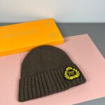 配防尘袋
路易威登LOUIS VUITTON🎩官方热卖爆款，羊毛针织毛线帽，时尚好品质高端大气，超柔软！超火爆💖质感很赞，出街超好搭配！时尚潮流！秋冬必备单品，快快入手哦！ - Image 7