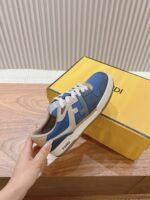 男码加10  Fendi芬迪板鞋首款大头运动鞋~~fendi match篮球运动鞋，最新元素注入加FF复古的设计，超经典百搭系列……
鞋面采用牛皮和牛猄拼接组合，侧面凸起的双F logo，内里采用毛巾布里，TPU发泡组合双色大底不一般的舒适！情侣款35-44 - Image 5