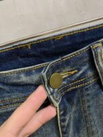 【Gucci Jeans | Classic Denim, Engraved with Luxury DNA】 When street style meets haute couture, a pair of jeans can become a badge of status.
Deconstructing the language of denim with centuries-old craftsmanship, we infuse every inch of fabric with a modern attitude and luxurious details, making everyday wear a silent declaration of taste.
✨ A pair of jeans is an attitude, and even more so, a legacy.
It's not just a wardrobe essential, but also an interpretation of the brand's spirit—
"From suitcases to jeans, we have always defined the boundaries of luxury with the ultimate craftsmanship."
Sizes: 28-42 - Image 7