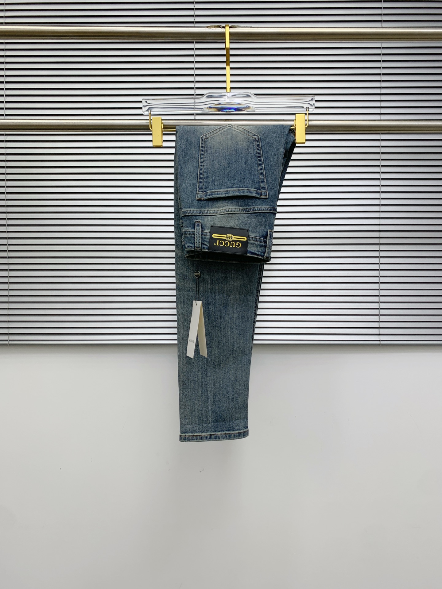 【Gucci Jeans | Classic Denim, Engraved with Luxury DNA】 When street style meets haute couture, a pair of jeans can become a badge of status.
Deconstructing the language of denim with centuries-old craftsmanship, we infuse every inch of fabric with a modern attitude and luxurious details, making everyday wear a silent declaration of taste.
✨ A pair of jeans is an attitude, and even more so, a legacy.
It's not just a wardrobe essential, but also an interpretation of the brand's spirit—
"From suitcases to jeans, we have always defined the boundaries of luxury with the ultimate craftsmanship."
Sizes: 28-42