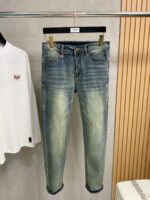 【Gucci Jeans | Classic Denim, Engraved with Luxury DNA】 When street style meets haute couture, a pair of jeans can become a badge of status.
Deconstructing the language of denim with centuries-old craftsmanship, we infuse every inch of fabric with a modern attitude and luxurious details, making everyday wear a silent declaration of taste.
✨ A pair of jeans is an attitude, and even more so, a legacy.
It's not just a wardrobe essential, but also an interpretation of the brand's spirit—
"From suitcases to jeans, we have always defined the boundaries of luxury with the ultimate craftsmanship."
Sizes: 28-42 - Image 2