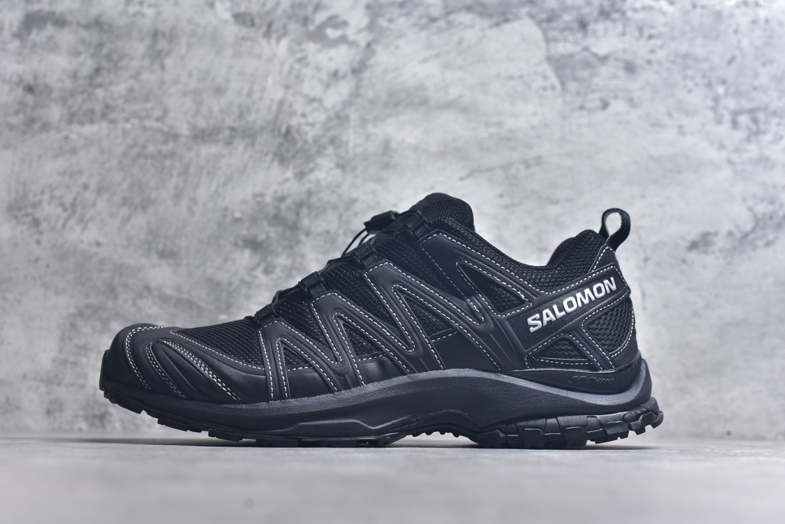 ▪panan权威实拍💯#AR41210
新货🚀#法国户外品牌-萨洛蒙 Salomon XA PRO 3D 
SUEDE 探索者系列 纯原版本 
潮流越野机能户外休闲运动跑步鞋
采用透气网布与防护皮革组合鞋面材质 
牛角扣系带开合 欧索莱环保去臭环型组合鞋垫 外置4D先进科技以及Contagrip大底
官方货号: 491274 263633
尺码：35 36 36.5 37 38 38.5 39 40 40.5 41.5 42 42.5 43 44 45 46.5