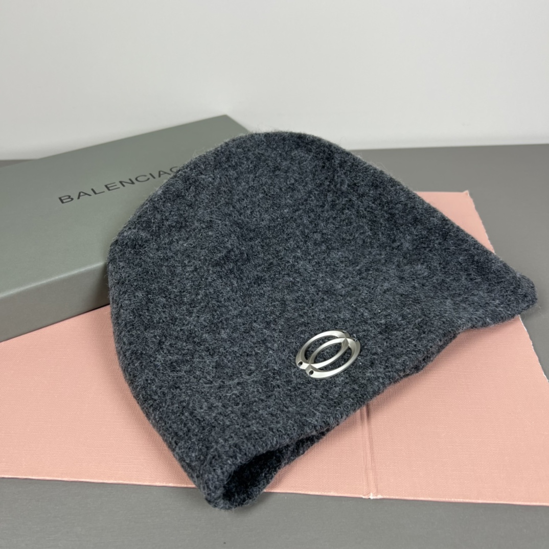 Comes with dust bag👒 Balenciaga 👒 Balenciaga official website quality in stock (non market ordinary goods, pay attention to details) autumn and winter new letter logo woolen hat, unisex knitted hat 🔥 Elegant temperament, warm and comfortable 👍