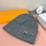 配防尘袋
路易威登LOUIS VUITTON🎩官方热卖爆款，羊毛针织毛线帽，时尚好品质高端大气，超柔软！超火爆💖质感很赞，出街超好搭配！时尚潮流！秋冬必备单品，快快入手哦！ - Image 4